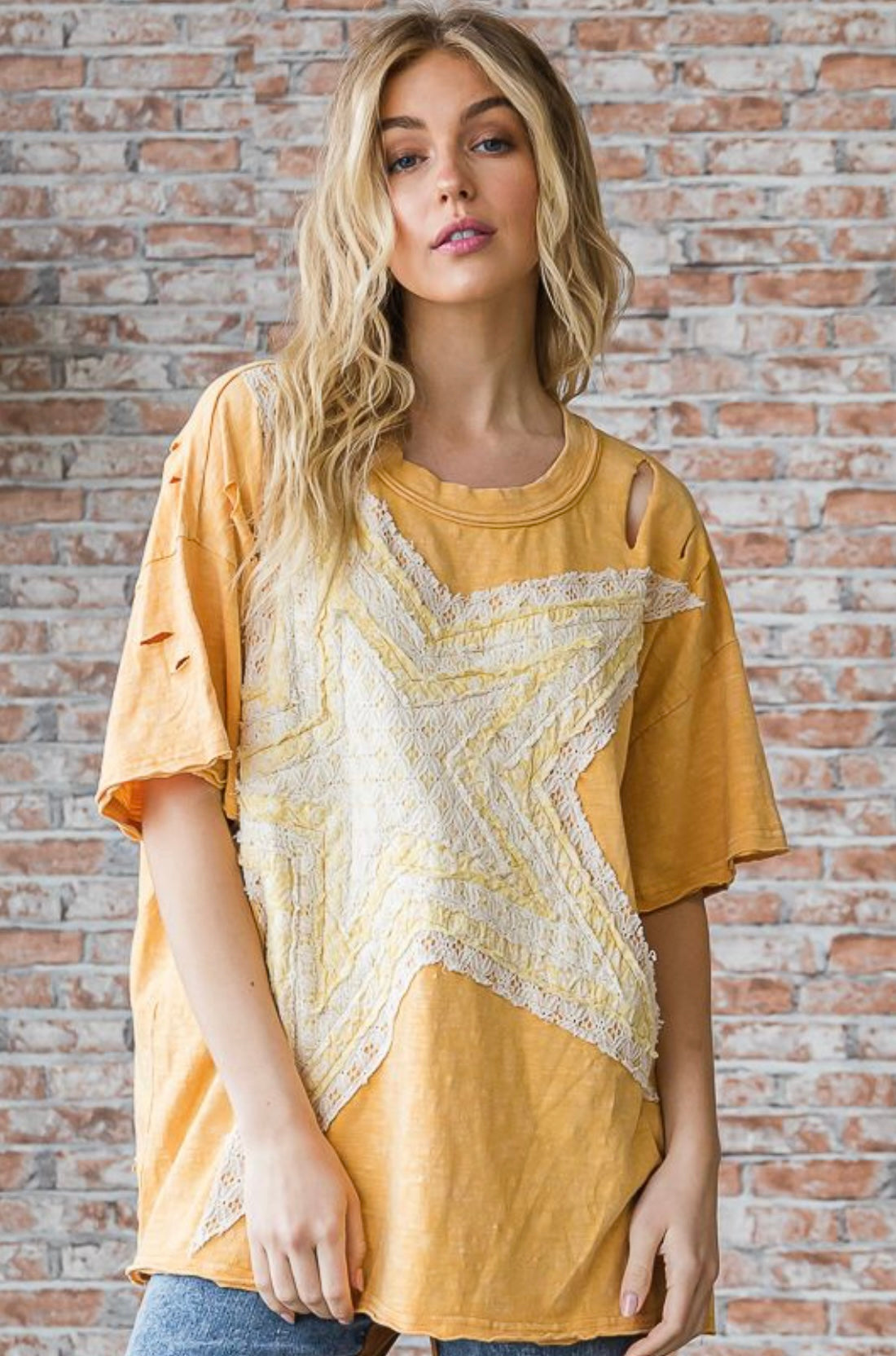WASHED STAR PATCHED SHORT SLEEVE TOP - Yellow