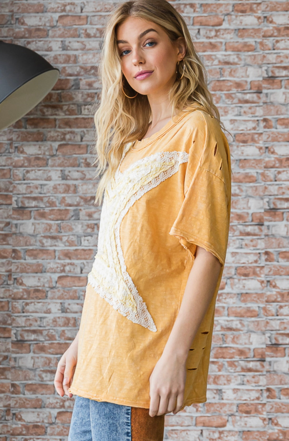 WASHED STAR PATCHED SHORT SLEEVE TOP - Yellow
