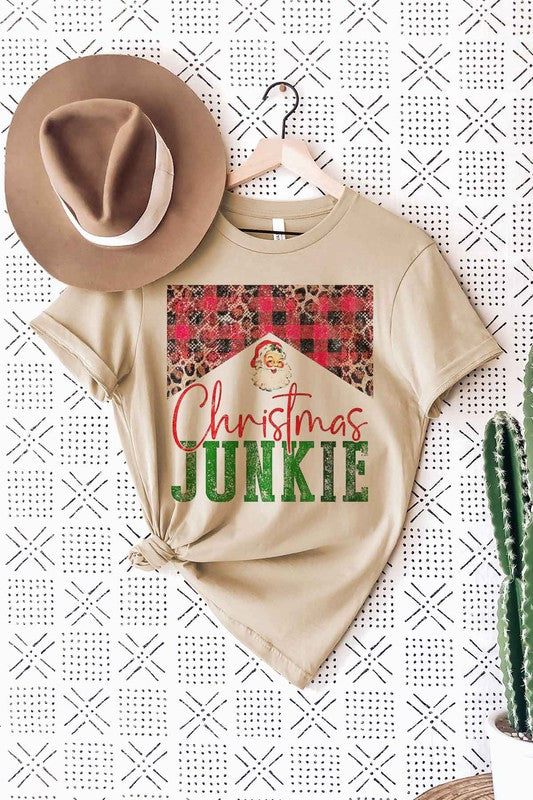 CHRISTMAS JUNKIE GRAPHIC PLUS SIZE TEE / T-SHIRT